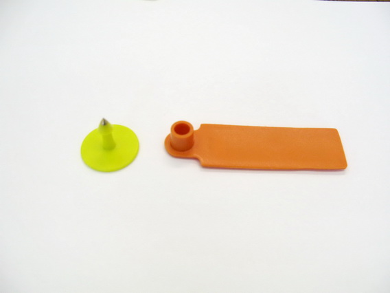 860 to 960MHz Gen 2 RFID Sheep Ear Tag 860 to 960MHz Gen 2 RFID Sheep Ear Tag